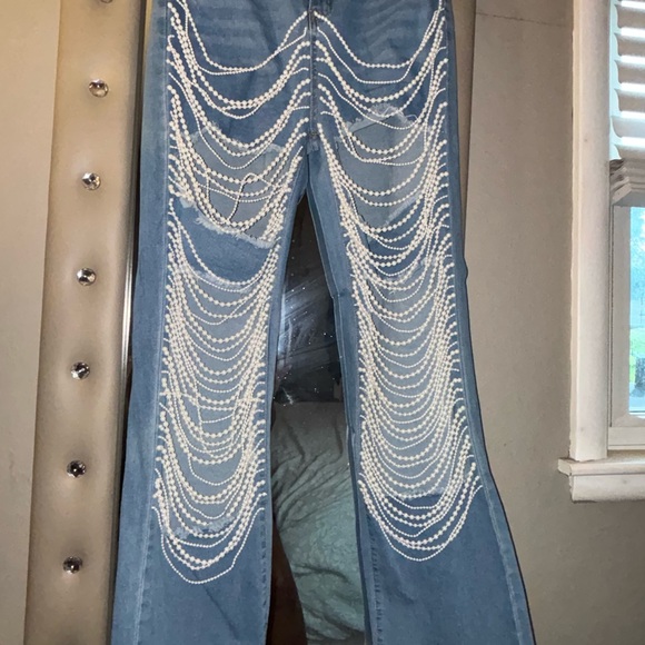 Pearl Embellished Jeans
Size L - Picture 5 of 7